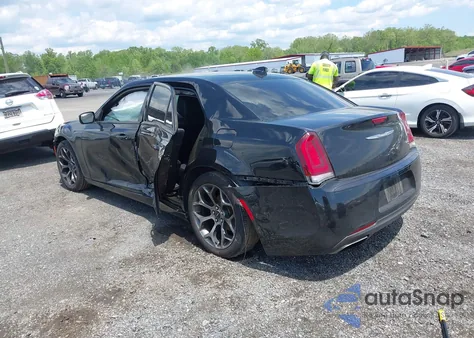 2017 Chrysler 300 300S z USA, uszkodzony, nr VIN 2C3CCABG4HH593569